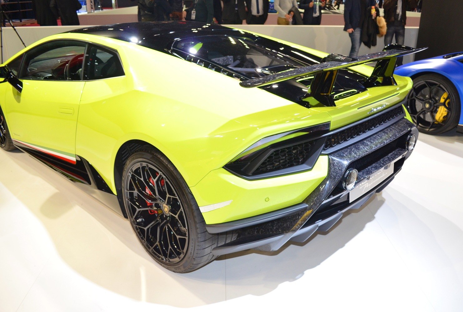 Rear aerodynamic wing and sporty rear design with performance wheels
