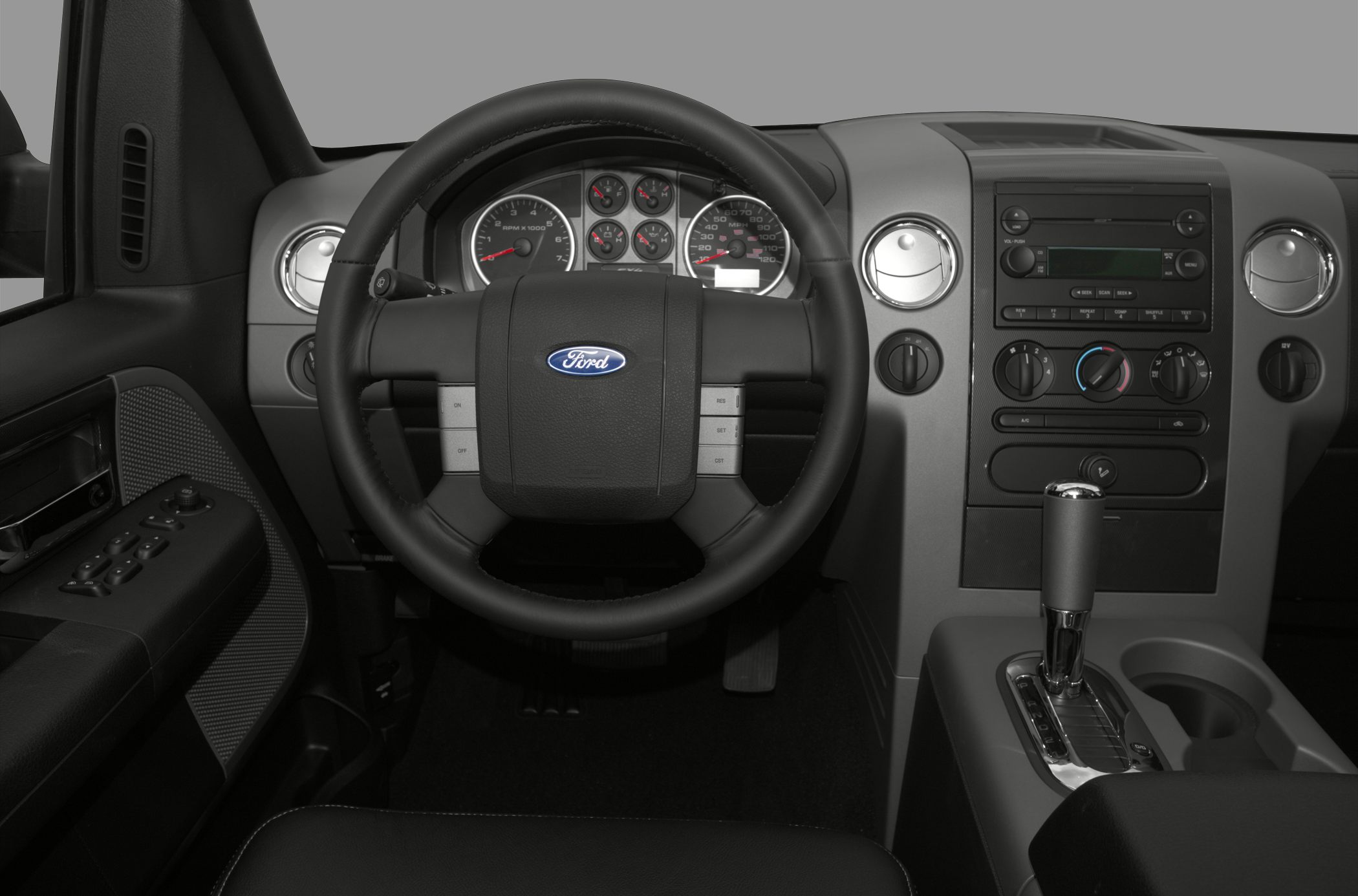 Steering wheel, instrument cluster and central dashboard console view