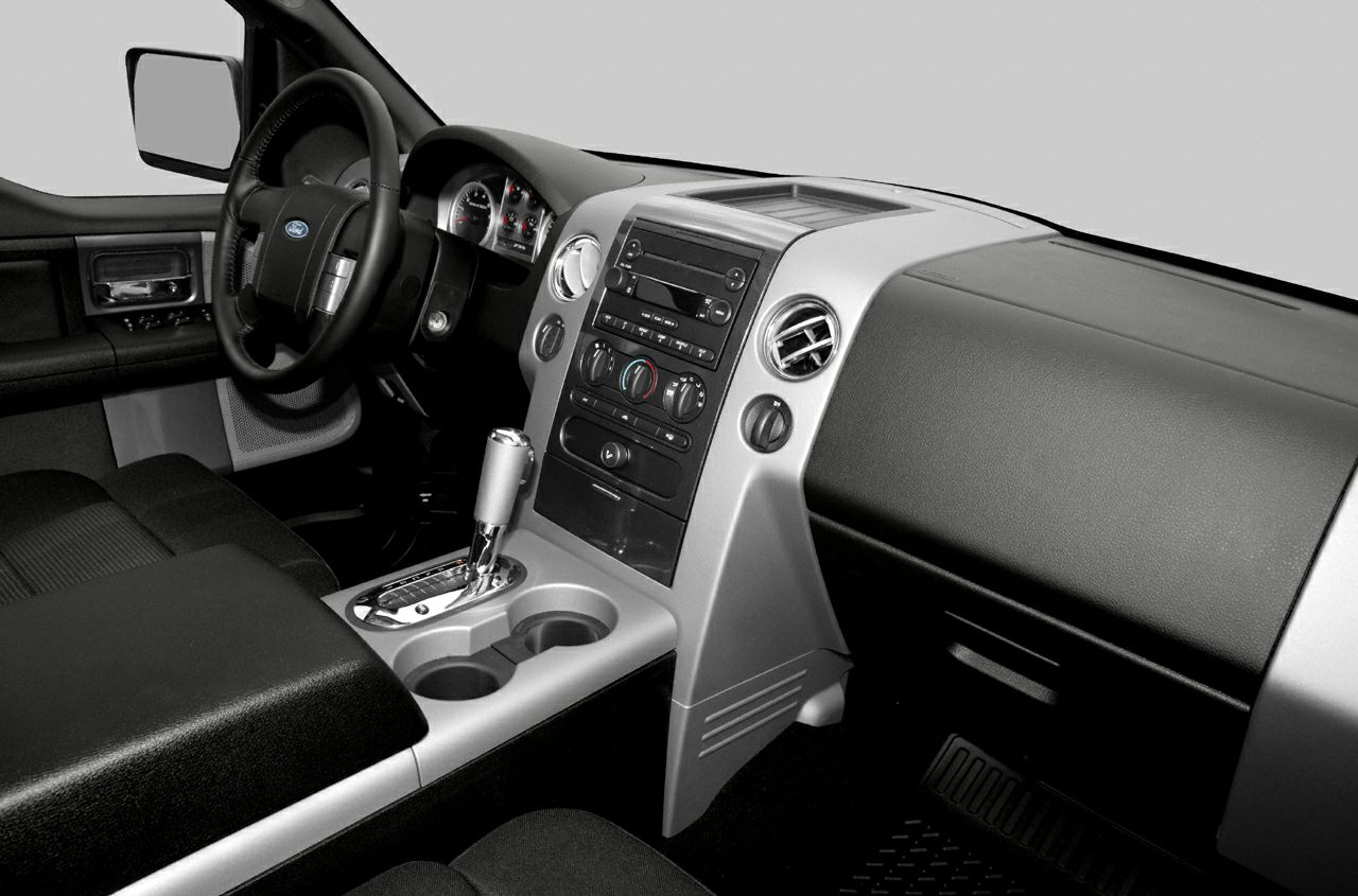 Dashboard, steering wheel, center console with gear shift and cup holders