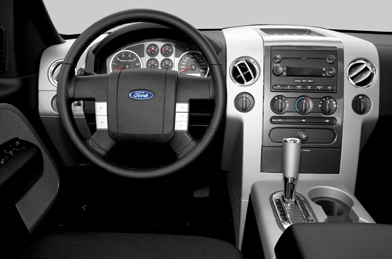 Dashboard and steering wheel with gear shift of a truck interior