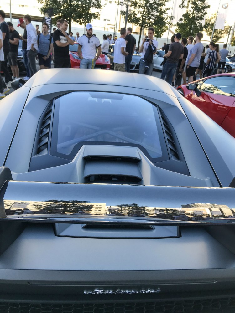 Rear engine glass and large rear spoiler close-up