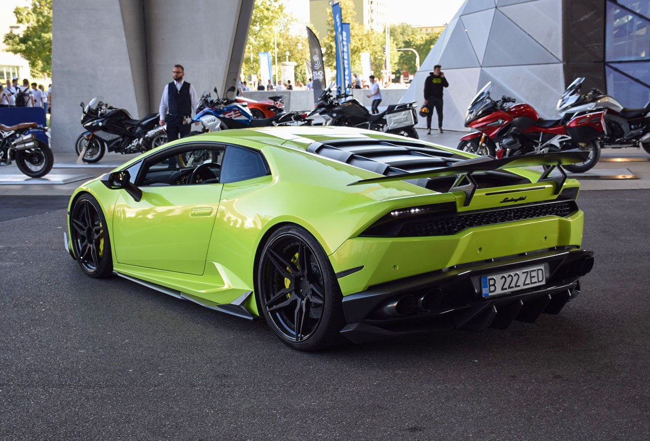Rear view with distinctive spoiler and aerodynamic rear design