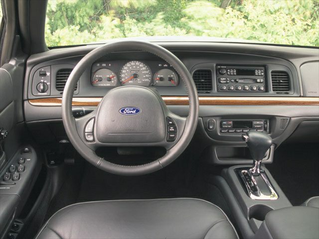 Dashboard, steering wheel, center console with wood trim