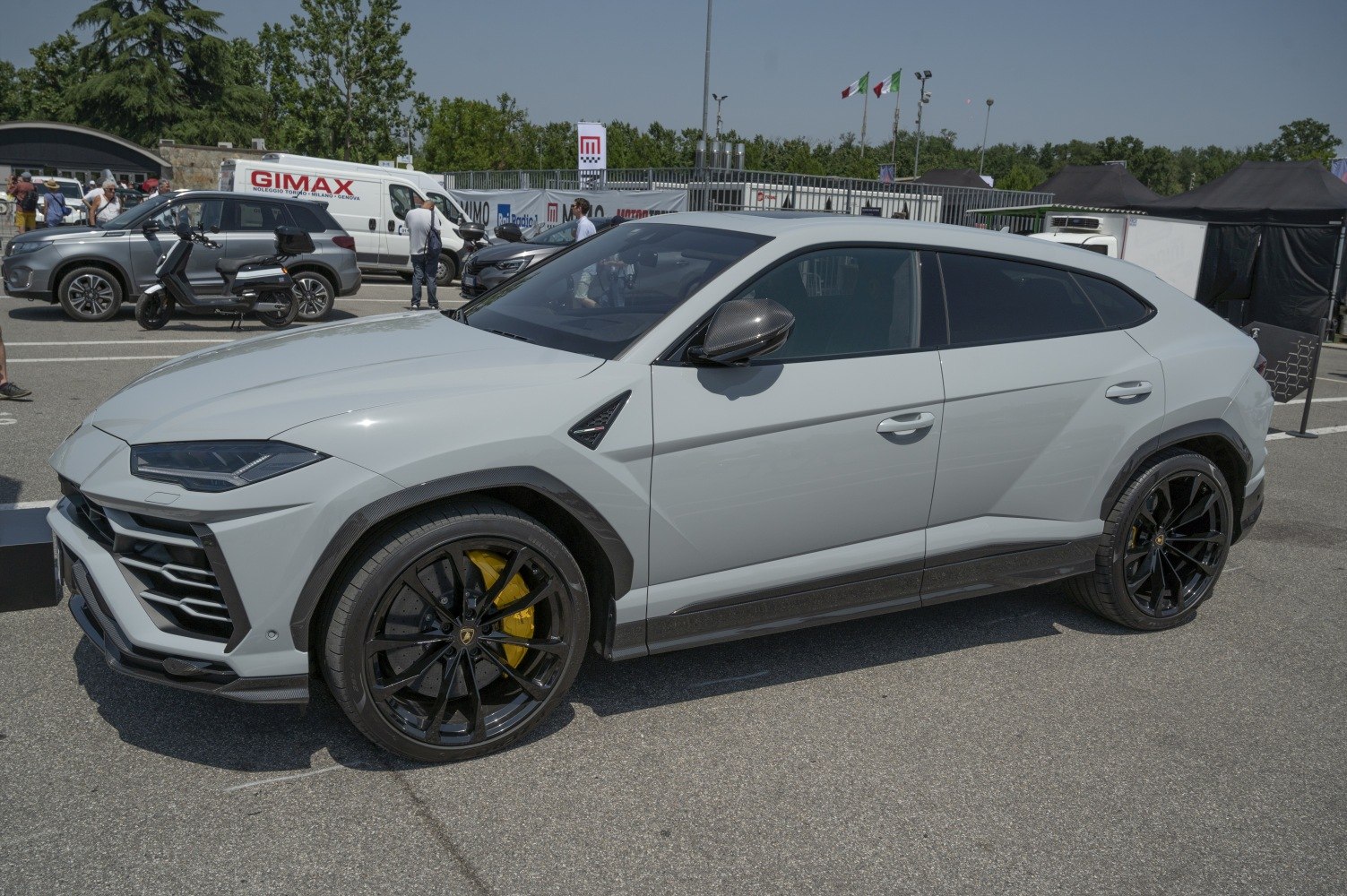 Side profile of SUV with black wheels and yellow brake calipers