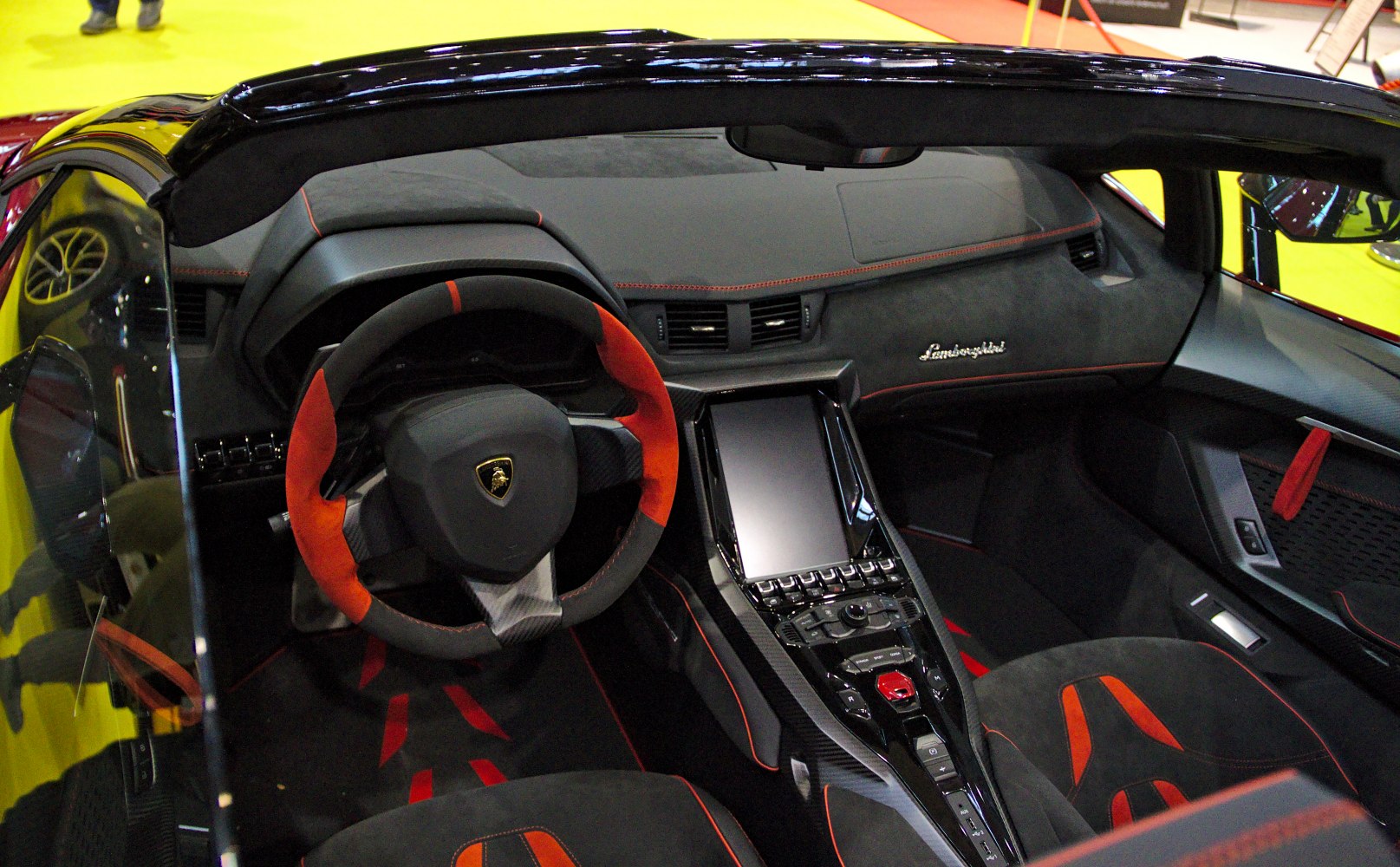Sporty steering wheel and advanced center control panel