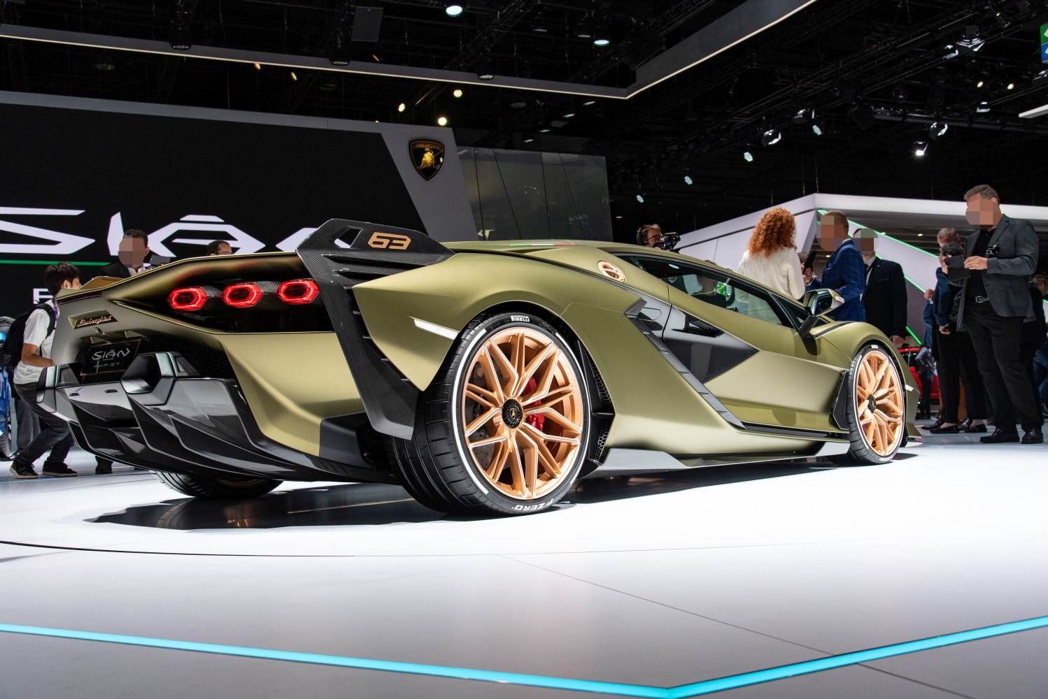 Rear and side view with aerodynamic details and gold multi-spoke rims