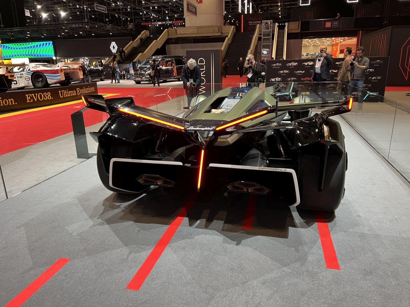 Rear view with Y-shaped LED tail lights and aerodynamic diffuser