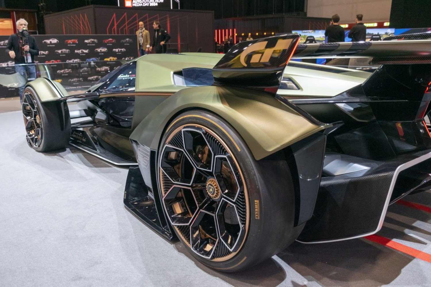 Rear wing and aerodynamic rear diffuser with detailed racing wheel