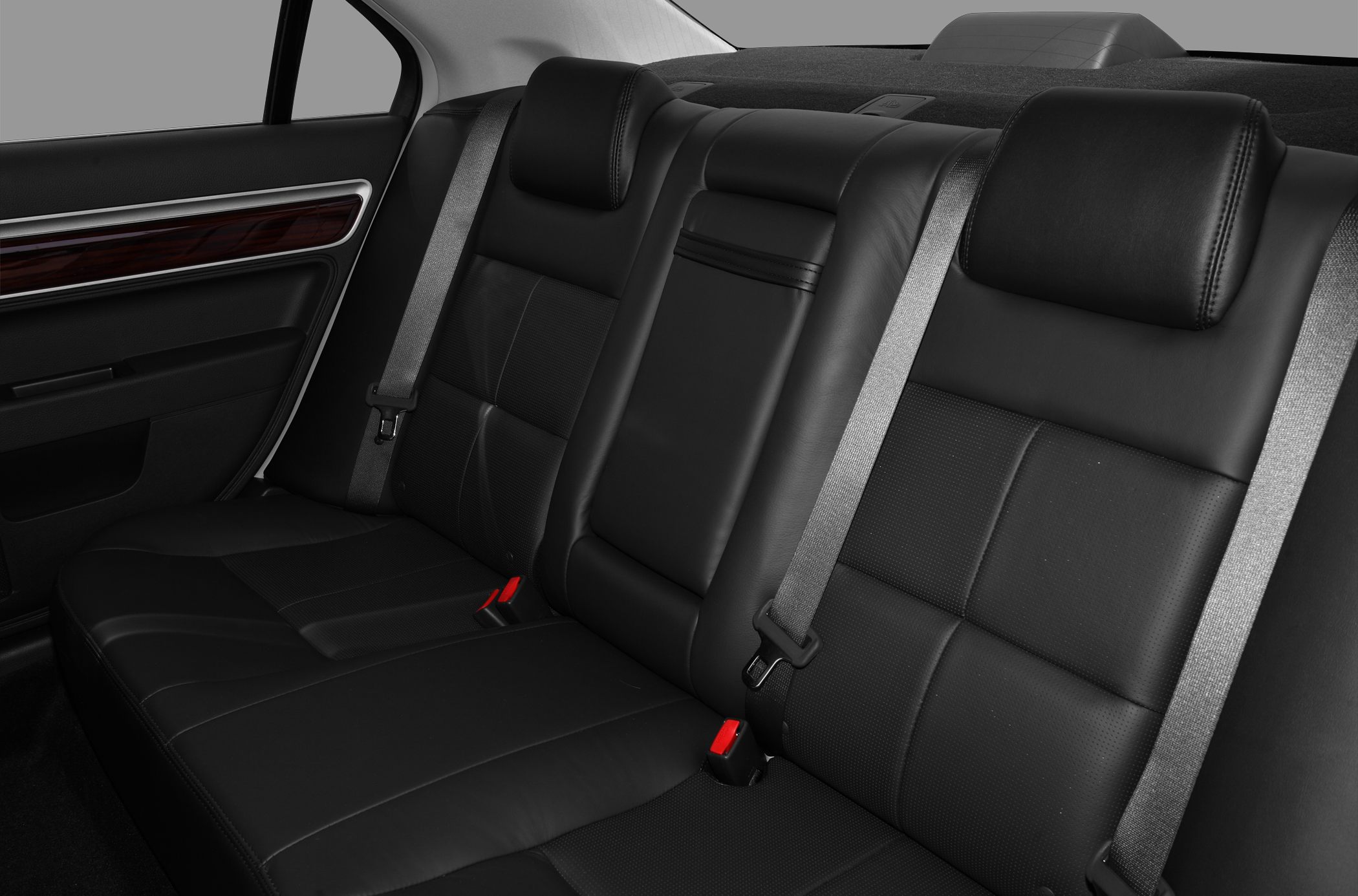 Rear leather seats with seatbelt and door trim