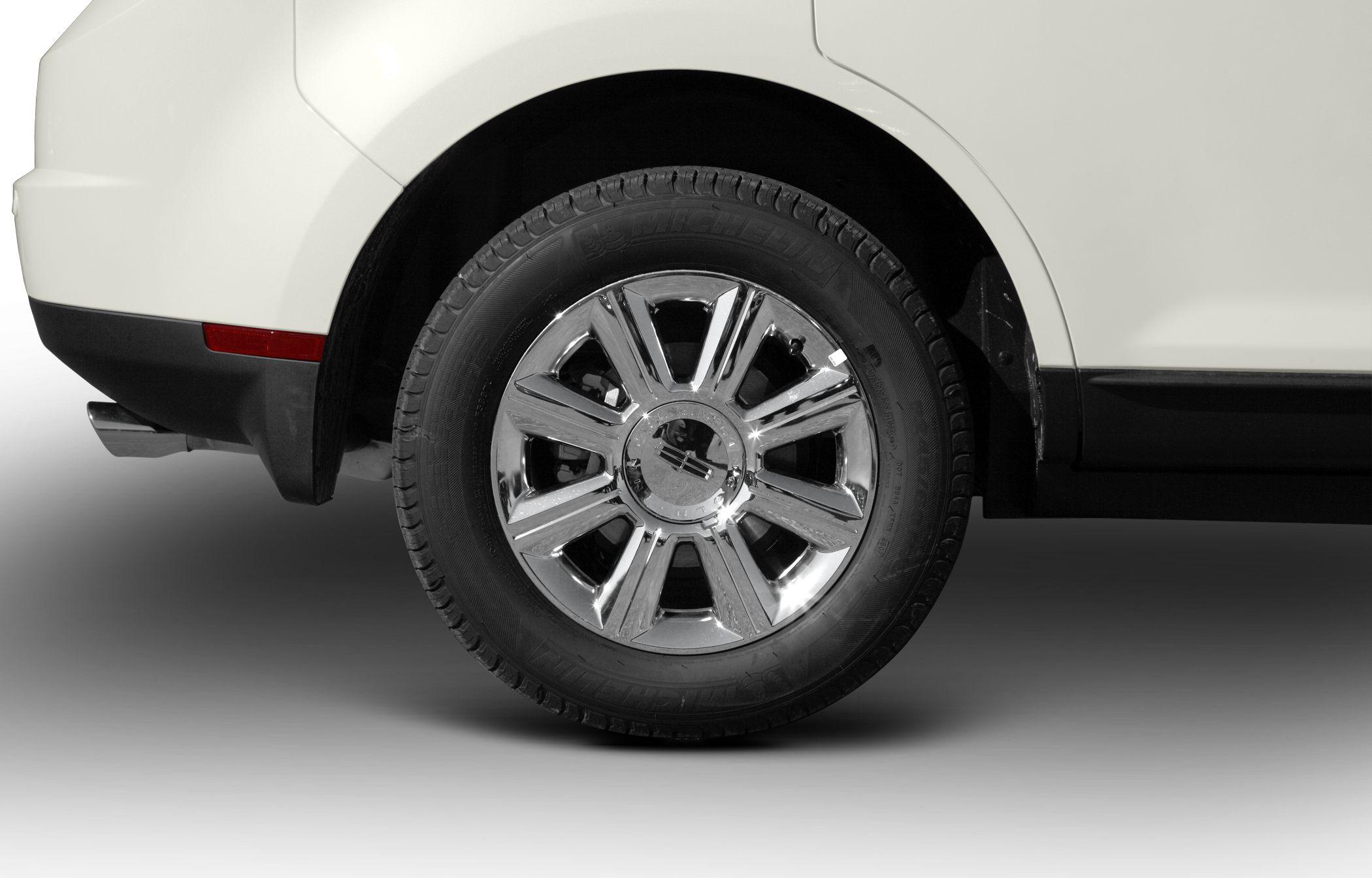 Rear wheel close-up with chrome alloy rim and Michelin tire