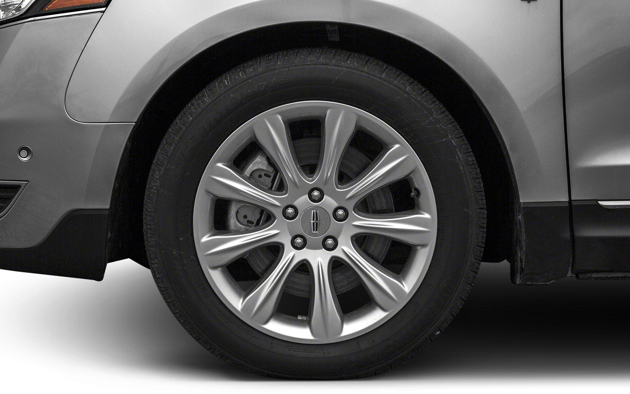 Close-up of a 2013 facelift alloy wheel with tire.