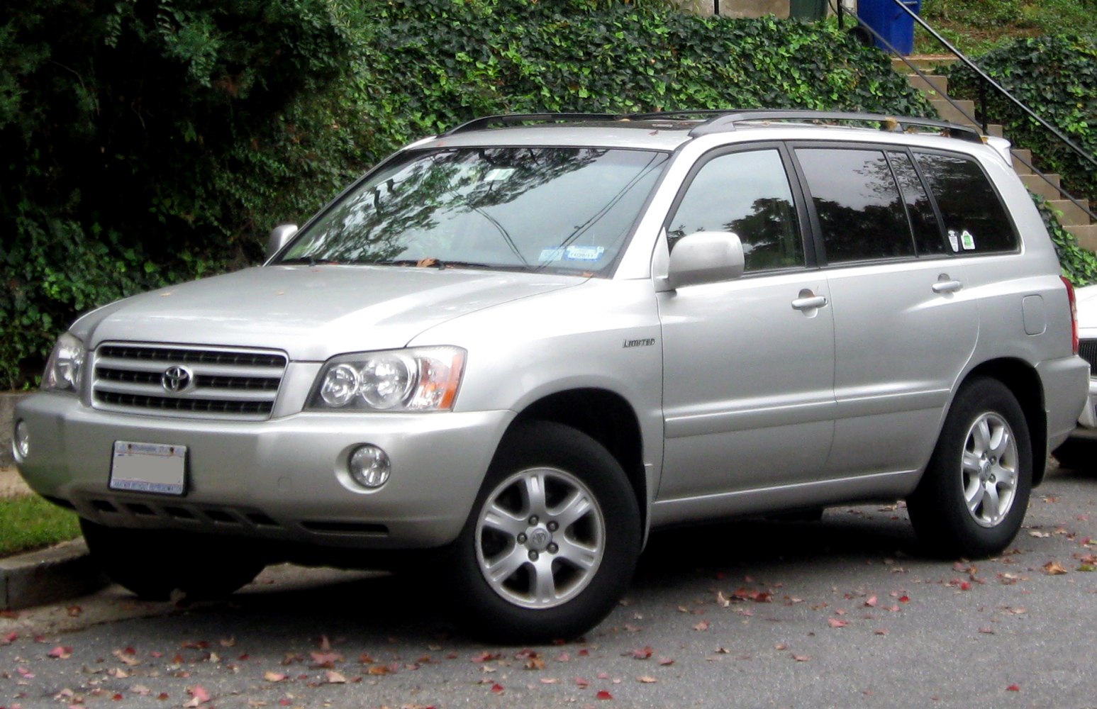 Front-side view of a mid-size SUV with clear headlights and roof rails