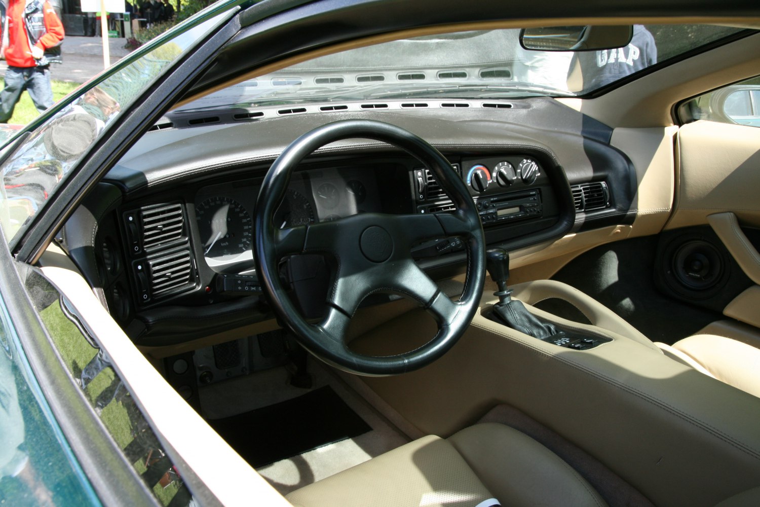 Dashboard and steering wheel with beige leather interior