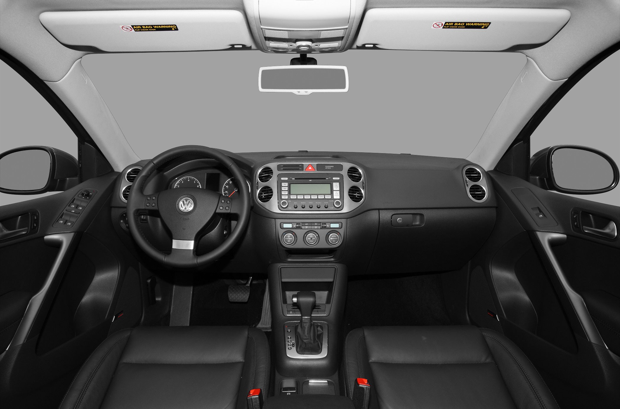 Dashboard layout and steering wheel with central console and gear lever