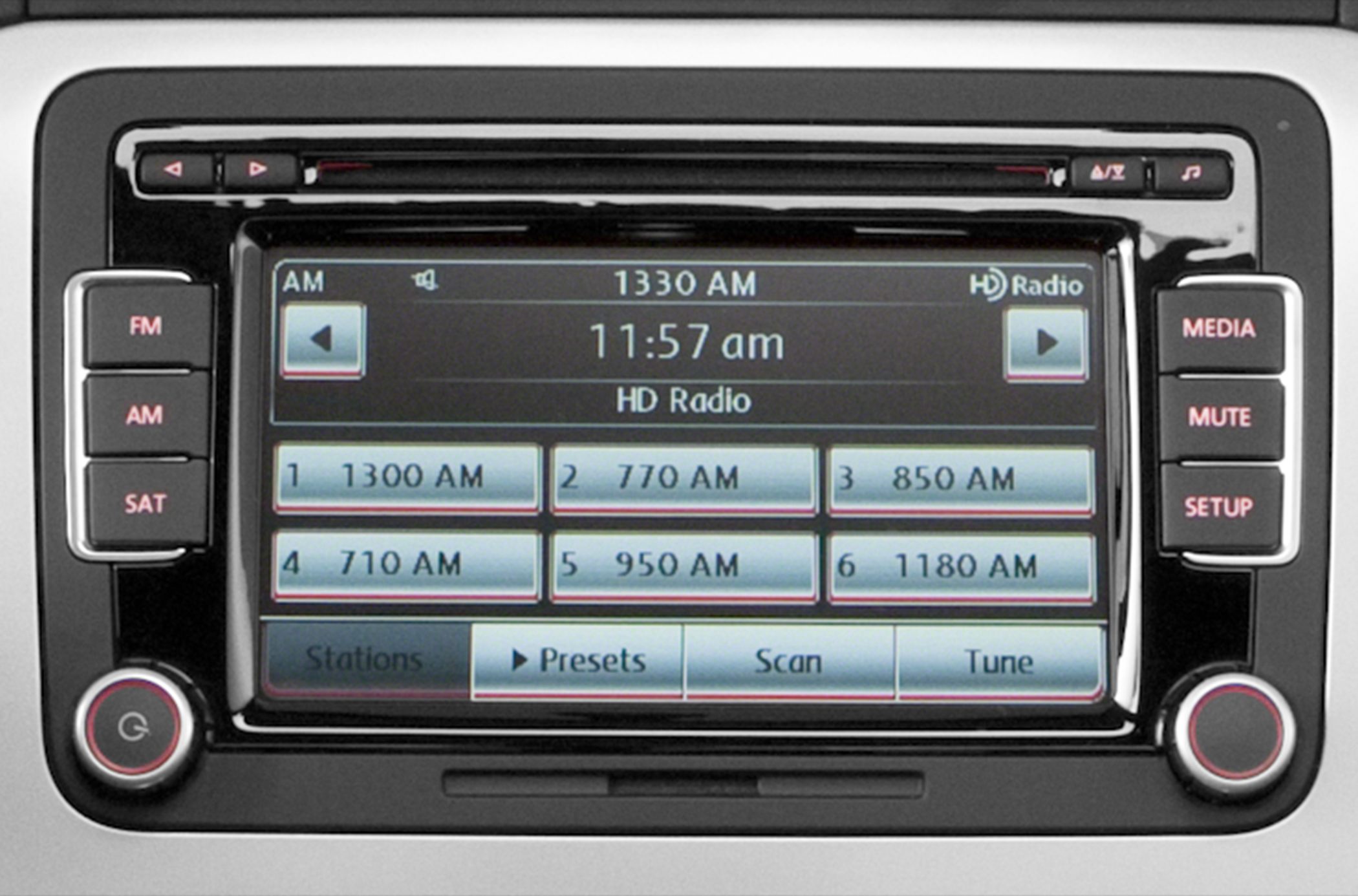 HD Radio touchscreen with AM presets and multimedia control buttons