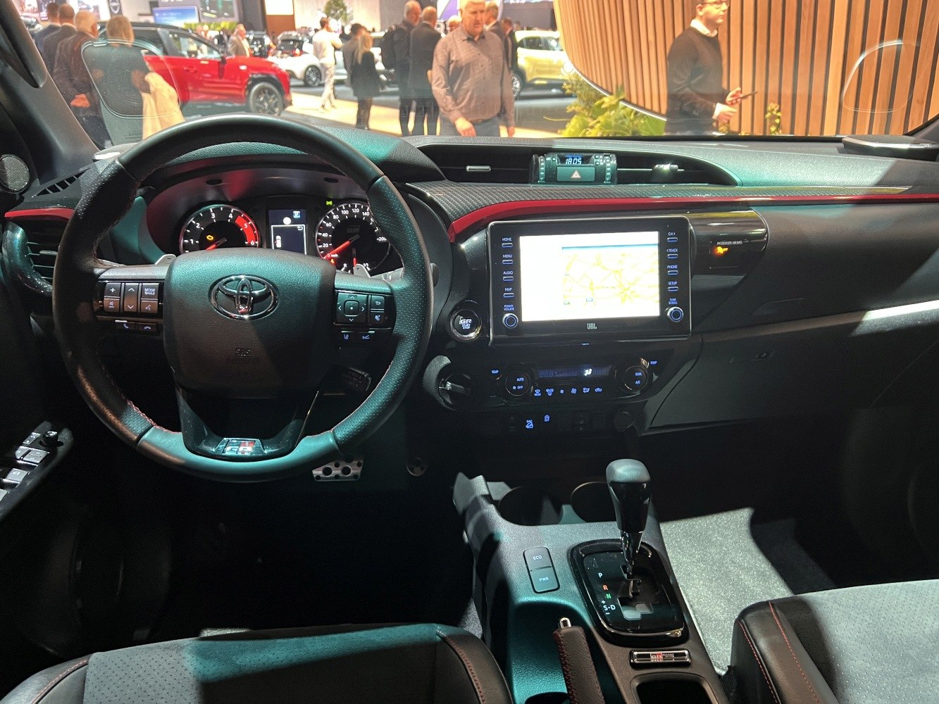 Multifunction steering wheel and large touchscreen infotainment system