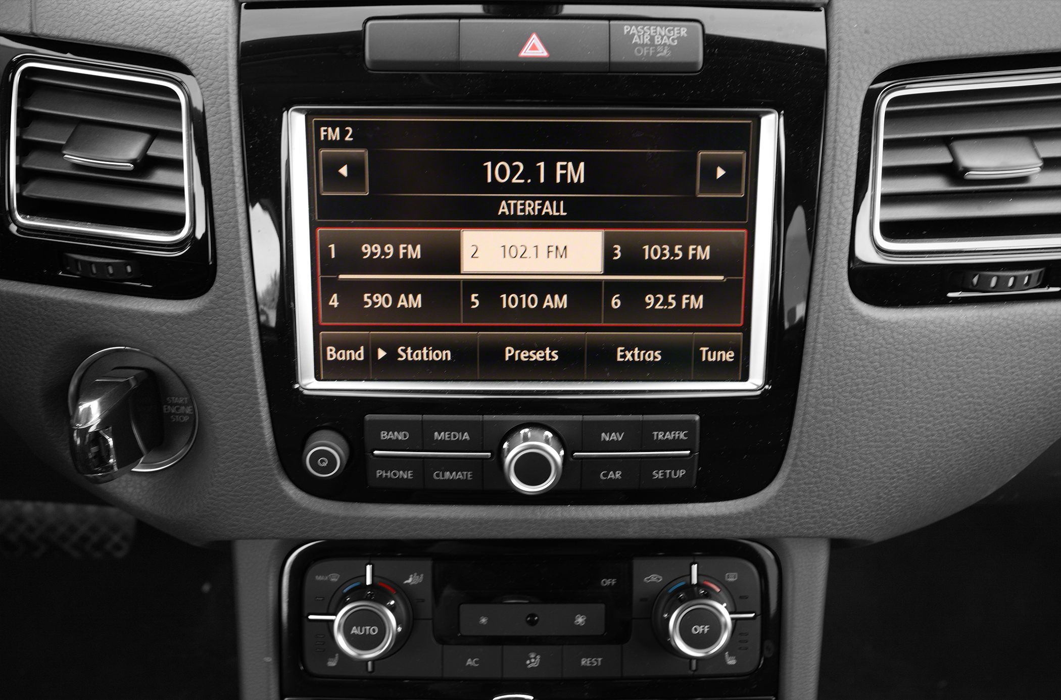 Multimedia touchscreen and dual-zone climate control panel