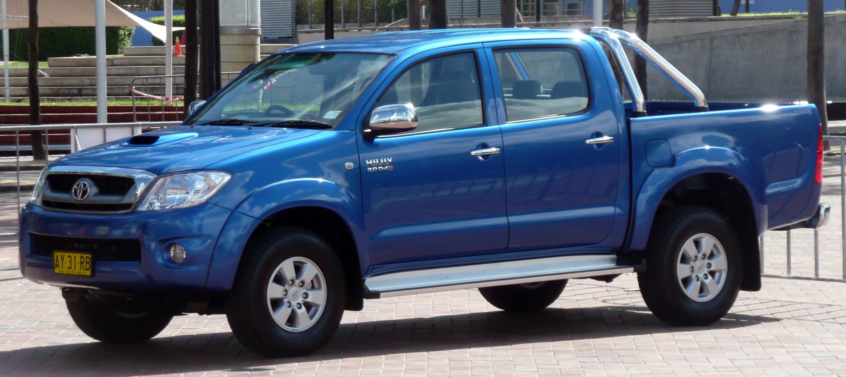 Double cab pickup truck side view with cargo bed and alloy wheels