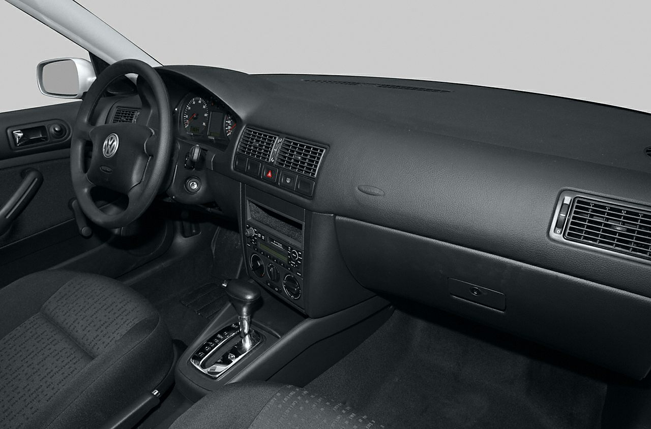 Dashboard, steering wheel, and center console with automatic gear shift