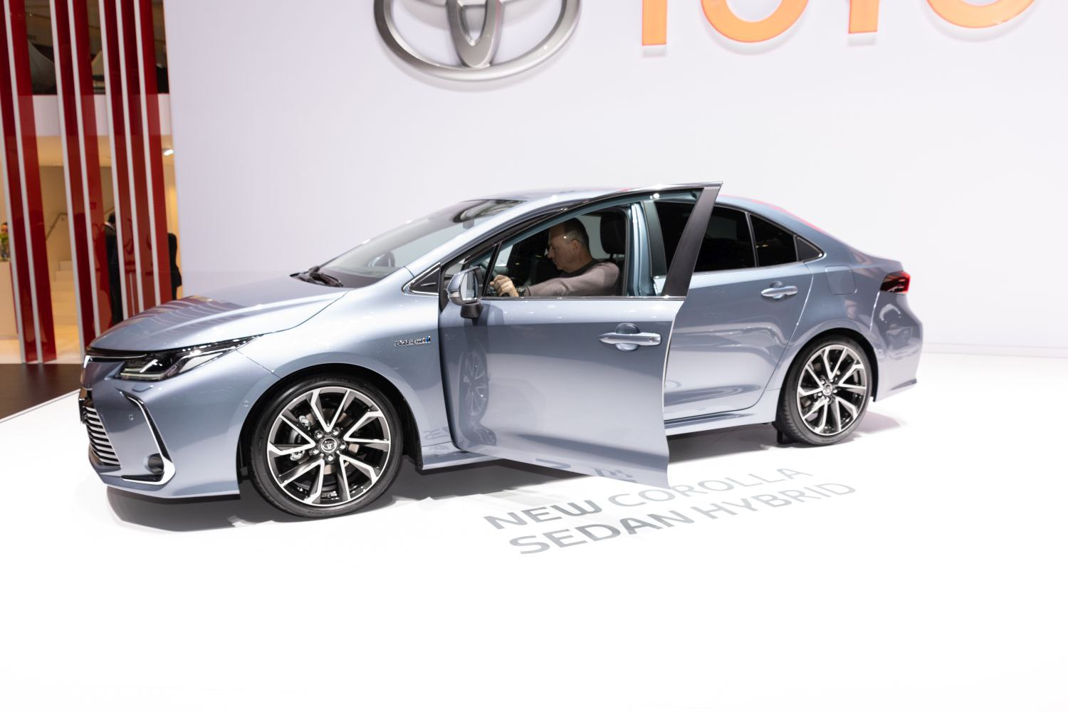Sedan side profile with open driver door and alloy wheels