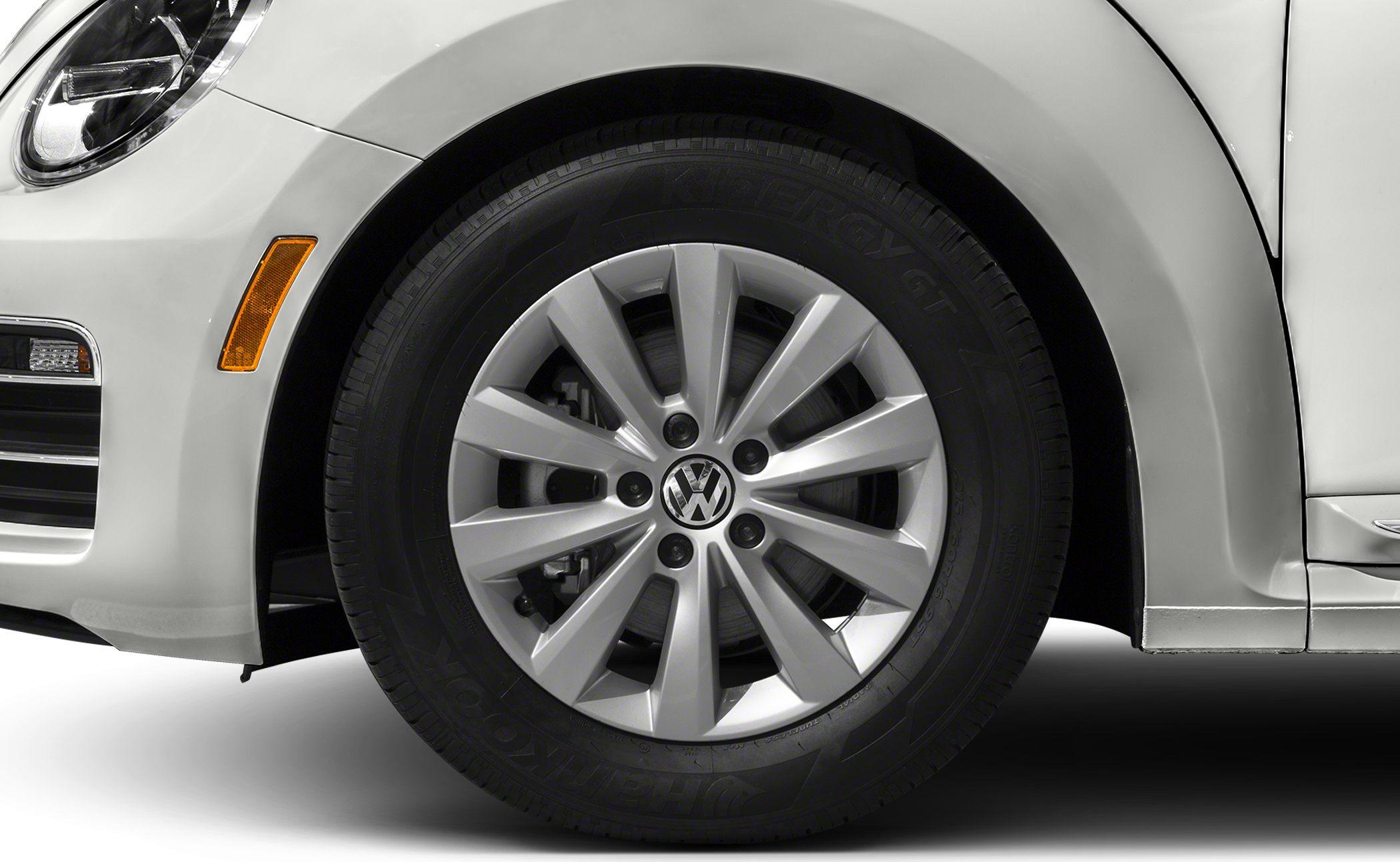 Close-up of alloy wheel and front fender detail