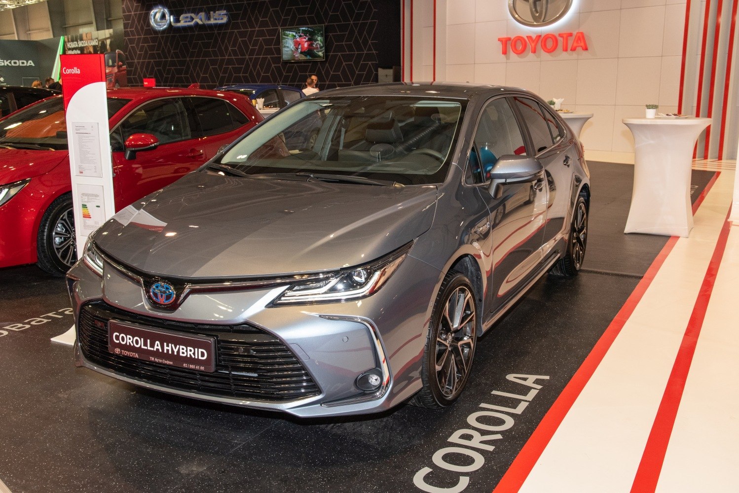 Front view with LED headlights and alloy wheels