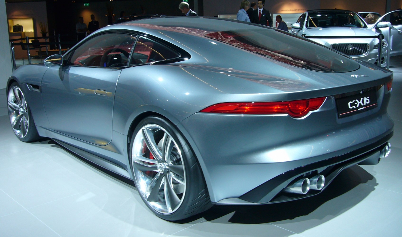 Rear view with dual exhaust and sporty chrome wheels
