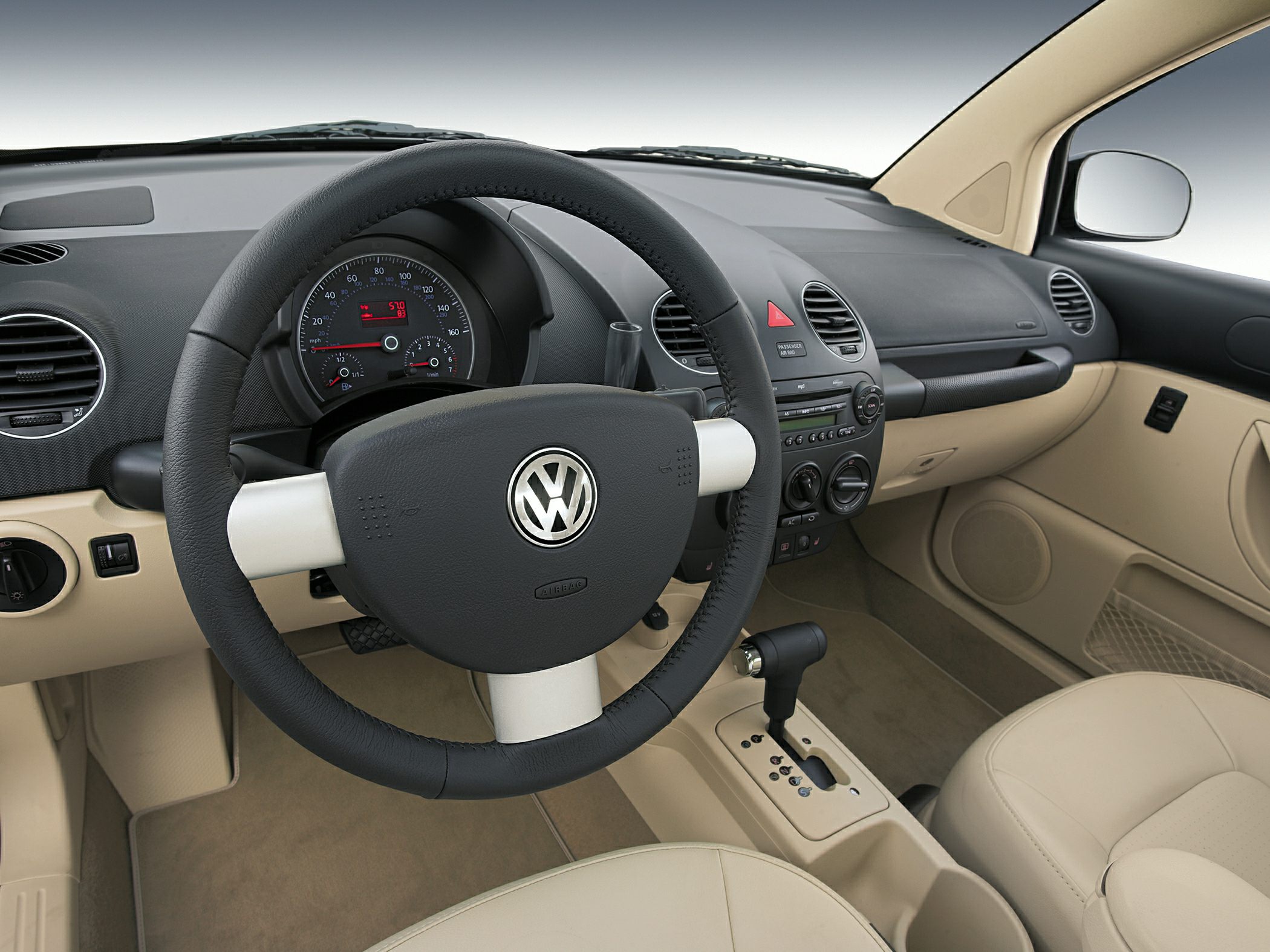 Steering wheel, dashboard, beige upholstery, automatic gear shift interior