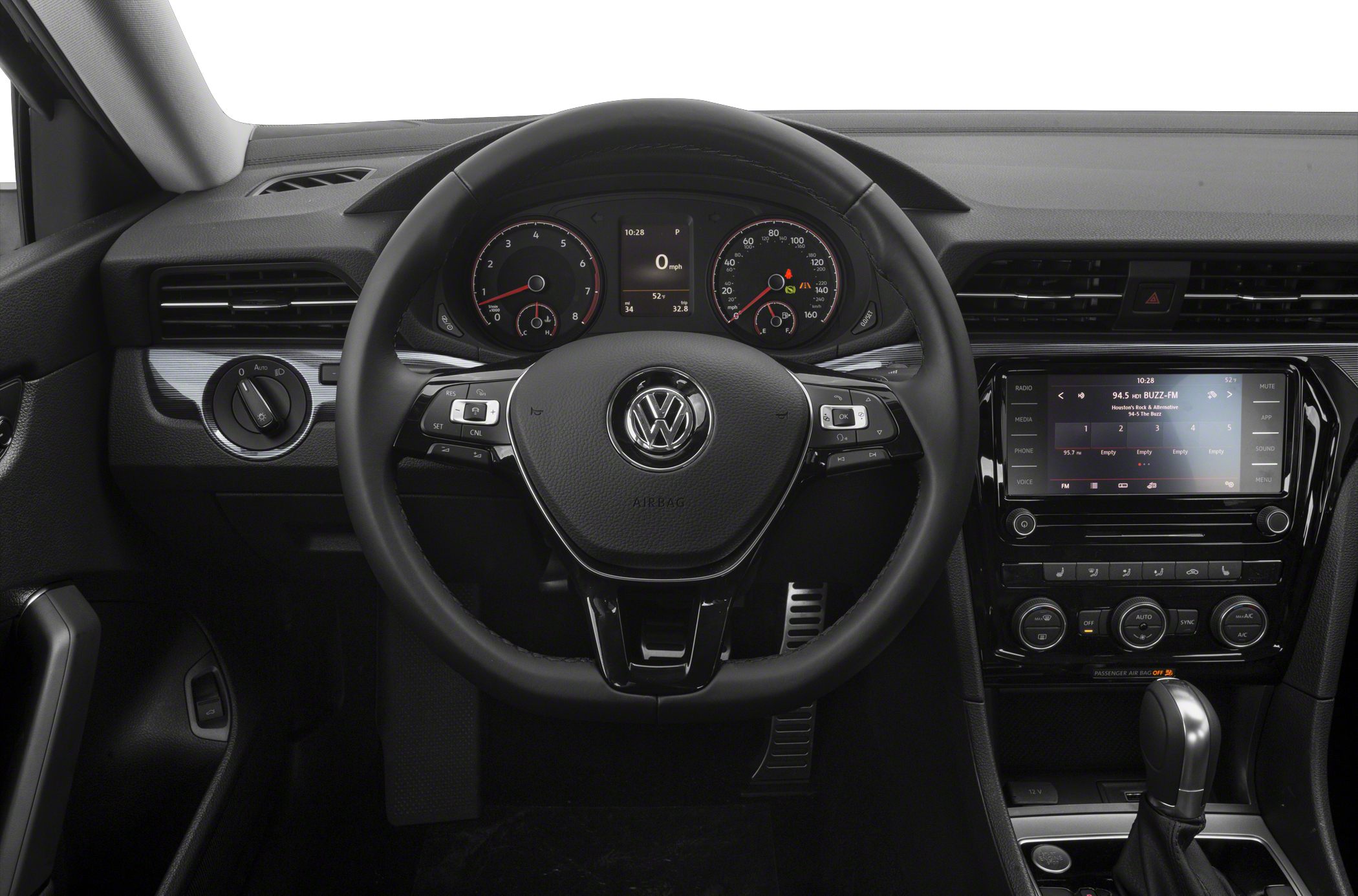 Steering wheel and dashboard with digital instruments and infotainment screen