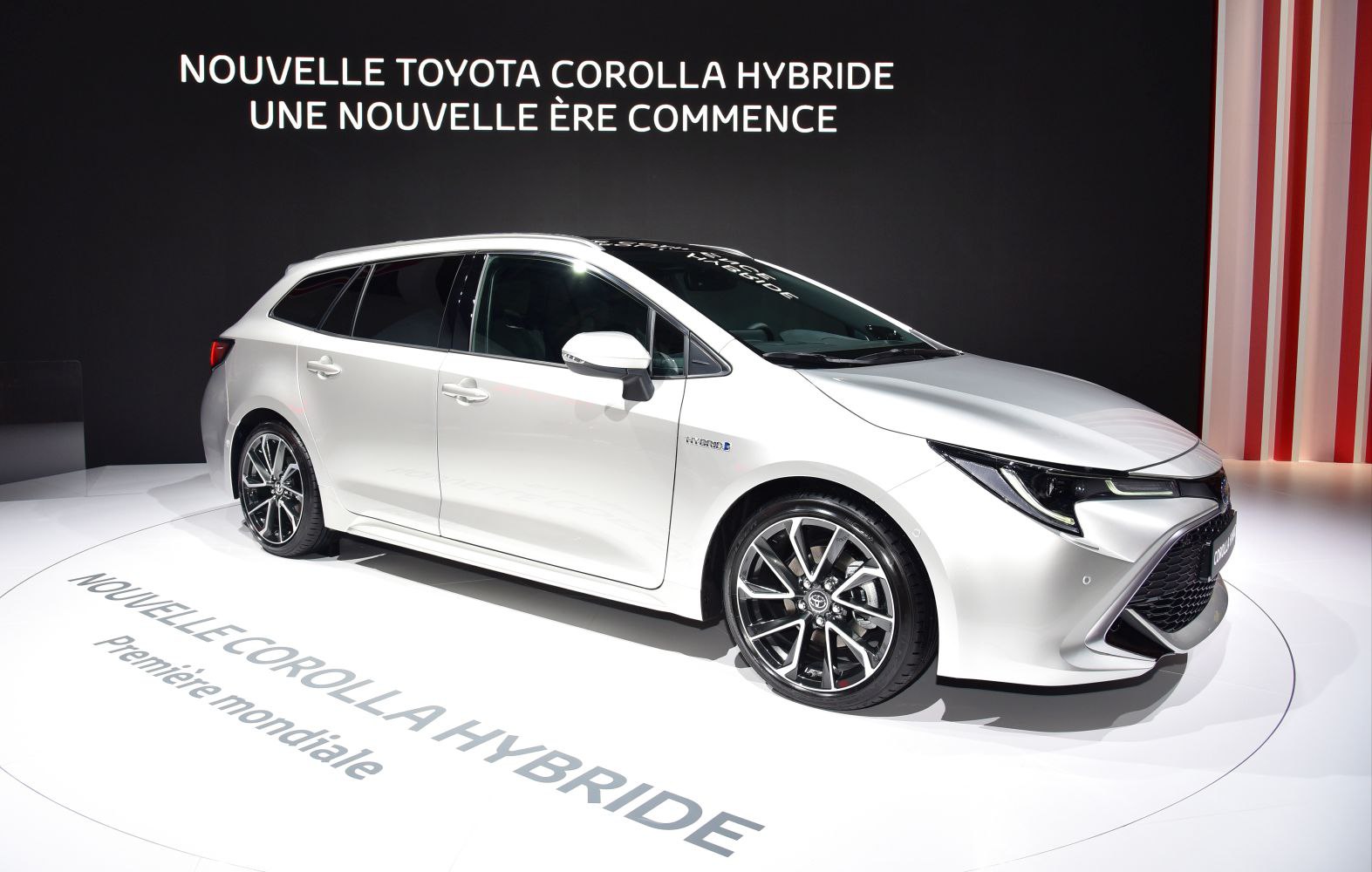 Hybrid wagon with sporty alloy wheels and aerodynamic body styling