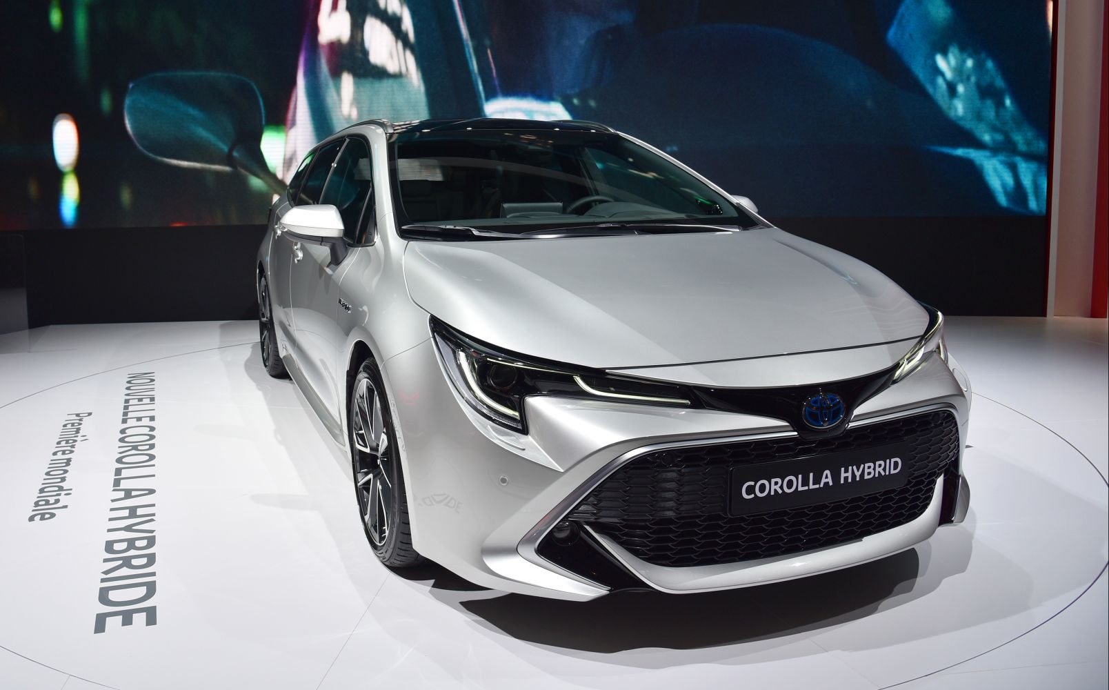 Hybrid hatchback front with LED headlights and honeycomb grille