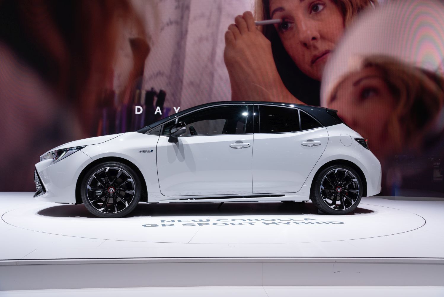White hybrid hatchback with black roof and sporty black alloy wheels