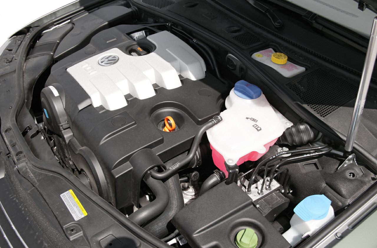 Engine compartment with engine cover and fluid reservoirs