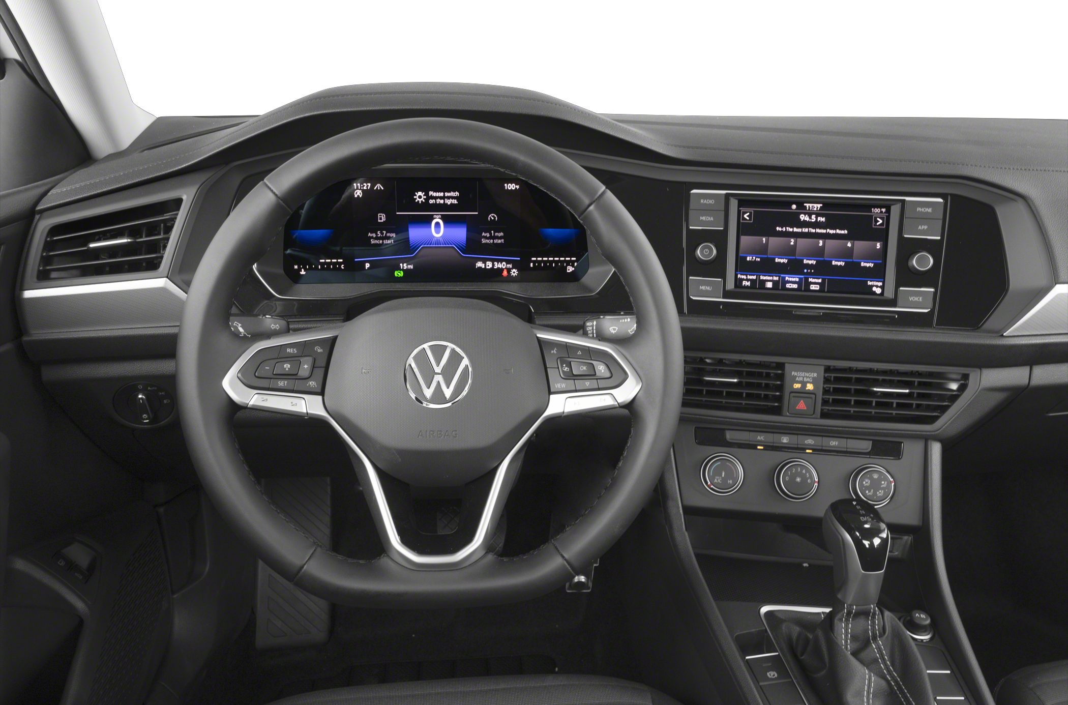 Digital instrument cluster, multifunction steering wheel, central infotainment screen