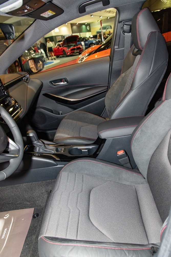 Sporty front seats with detailed stitching and center console layout