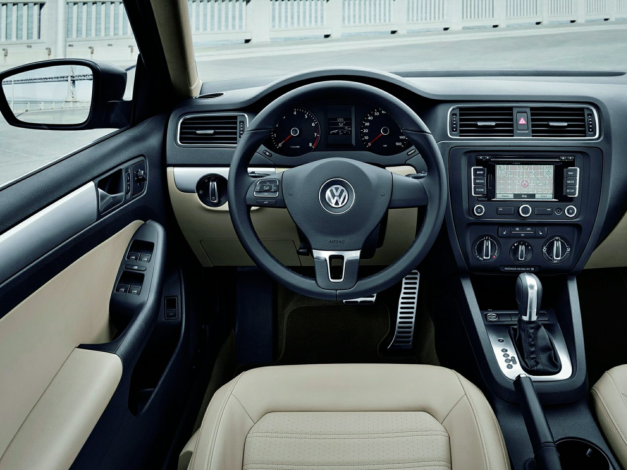 Dashboard, steering wheel, center console with navigation
