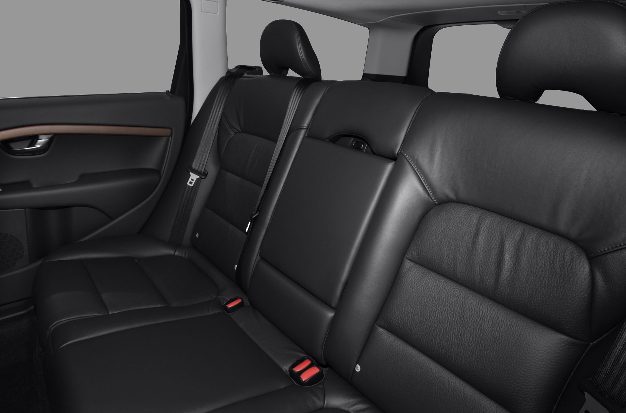 Rear black leather seats with headrests and seatbelts