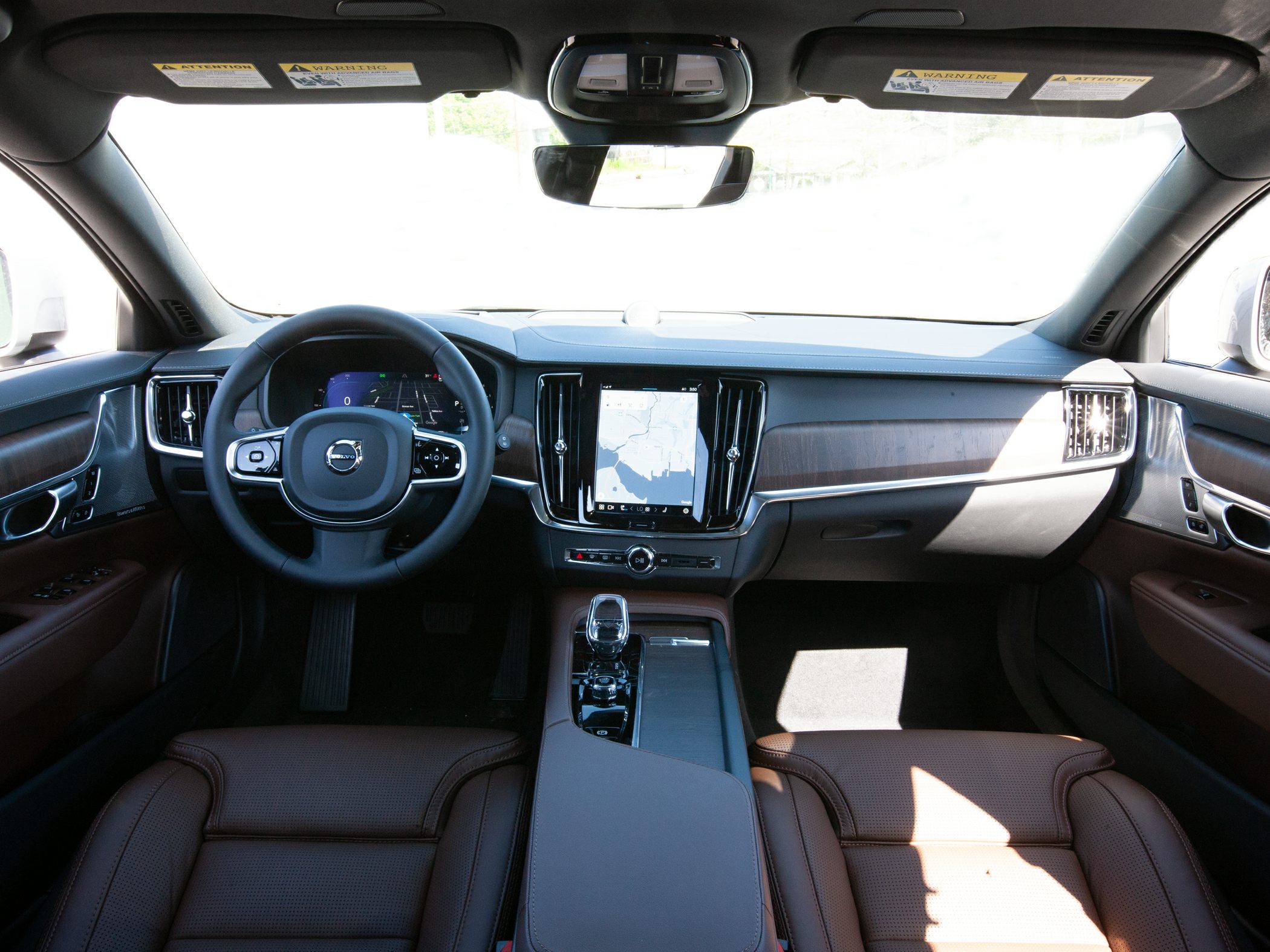 Digital dashboard, touchscreen center console, premium seats interior