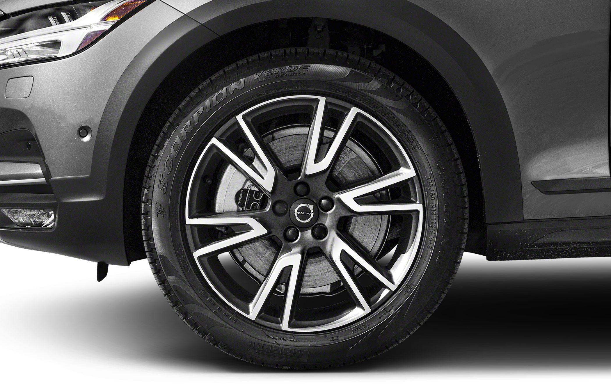 Close-up of alloy wheel and front fender with tire