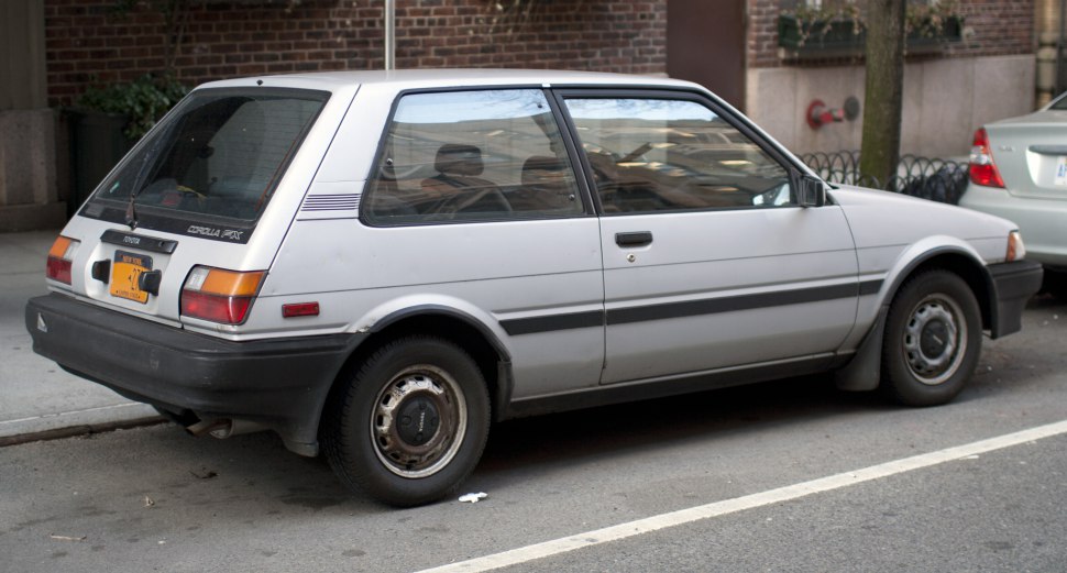 1985 hatchback with black bumpers and rear side view