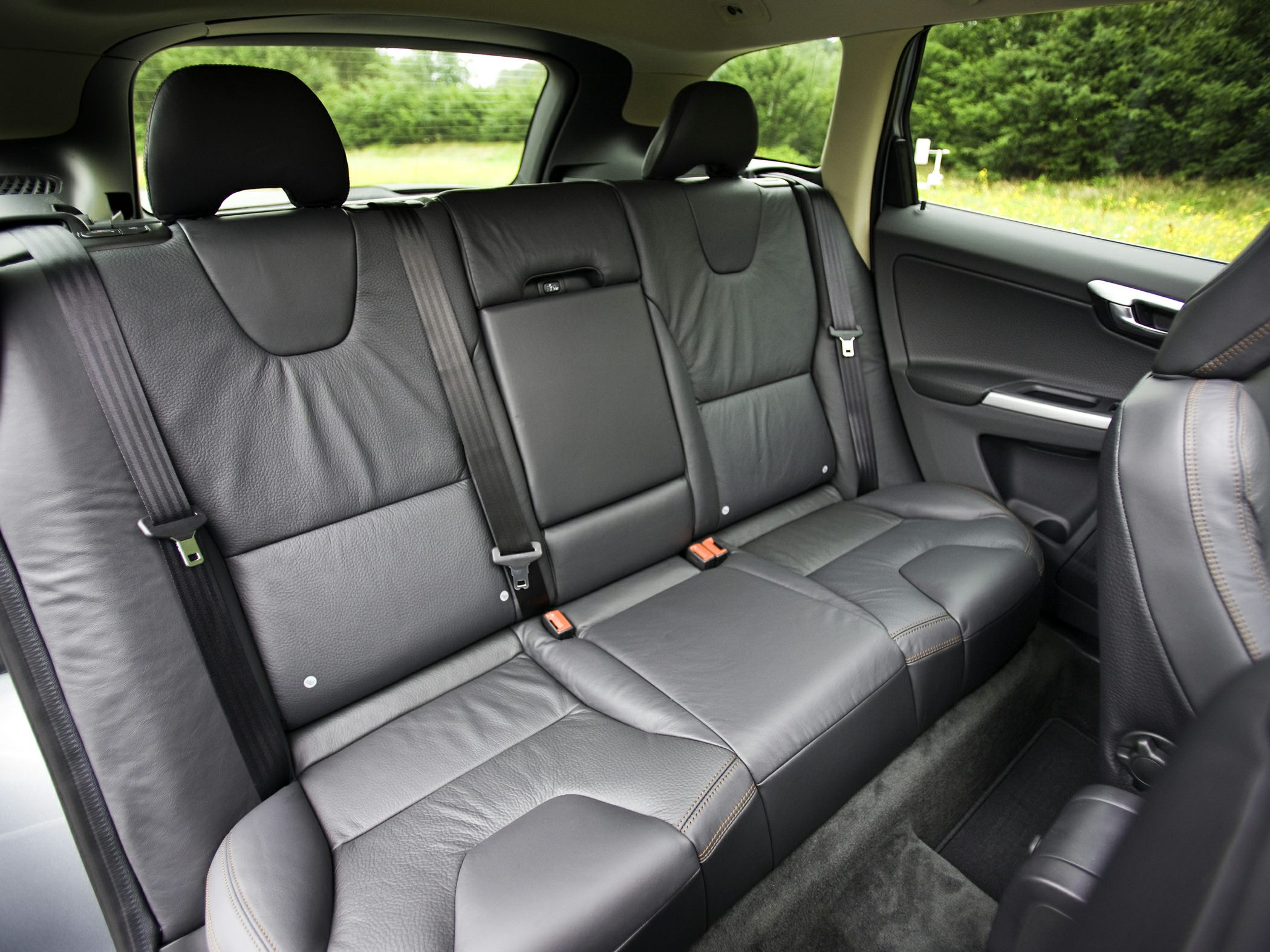 Black leather rear seats with headrests and seat belts