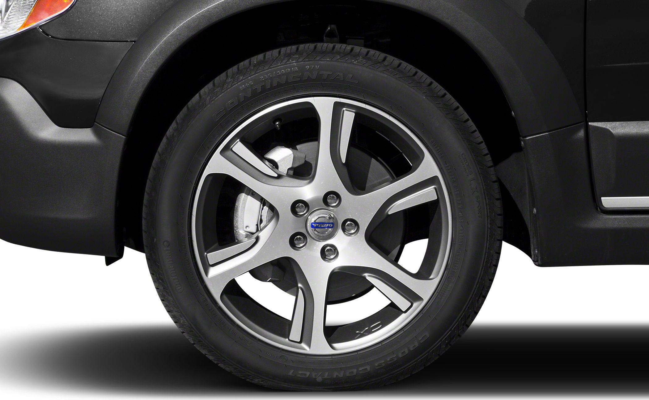 Five-spoke alloy wheel with Continental tire on a modern SUV