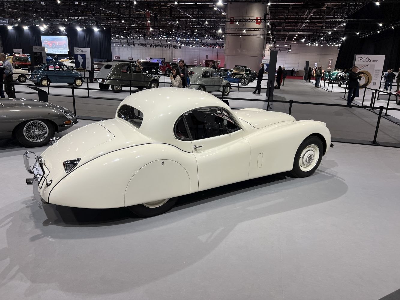 Streamlined aerodynamic coupe with fender skirts and smooth body
