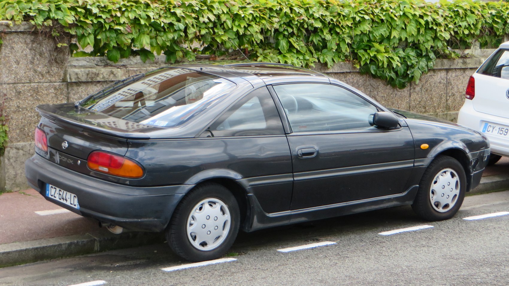 Side and rear view of a hatchback with rounded rear window and tail lights