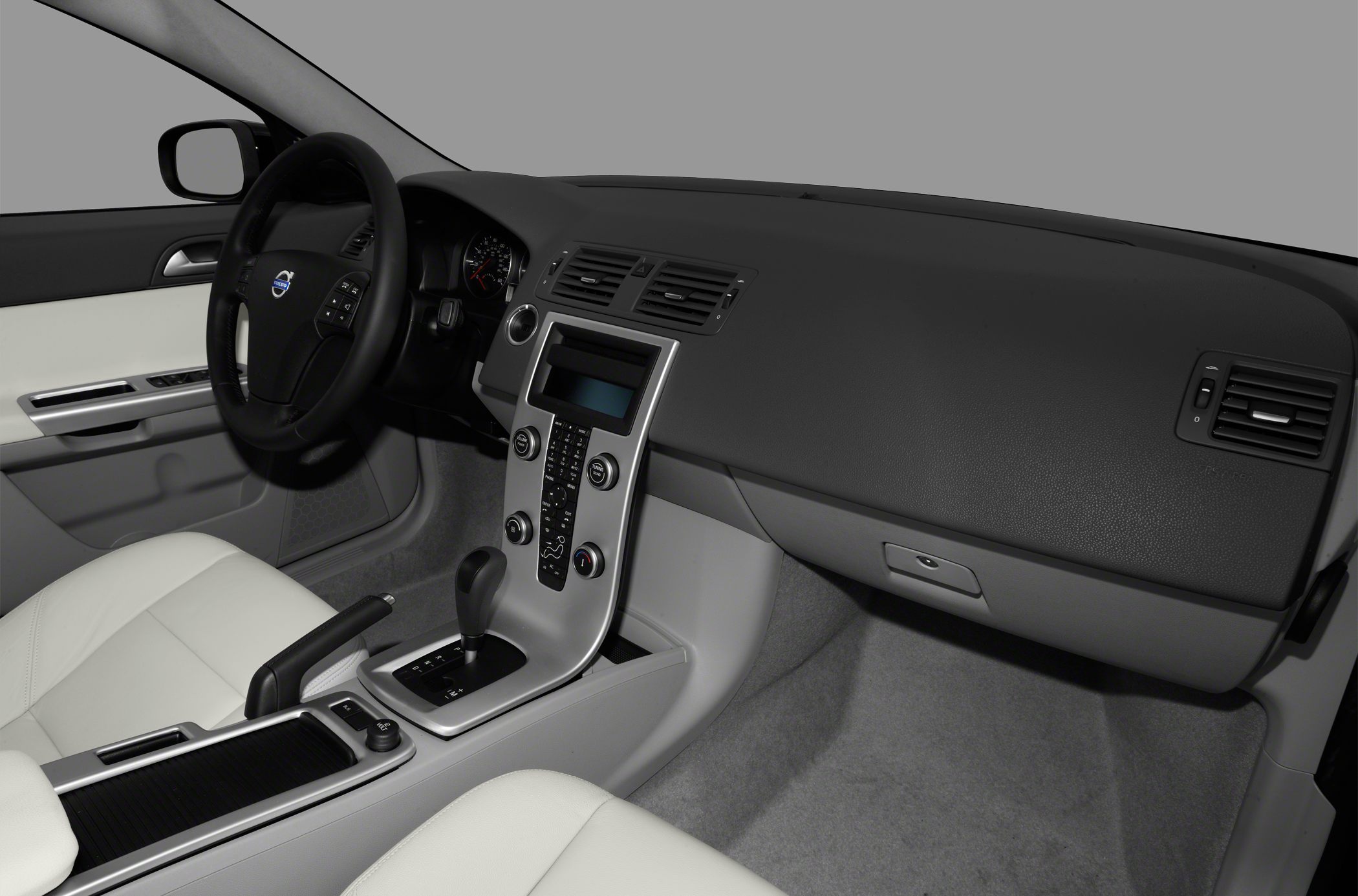 Dashboard, center console, steering wheel, light upholstery