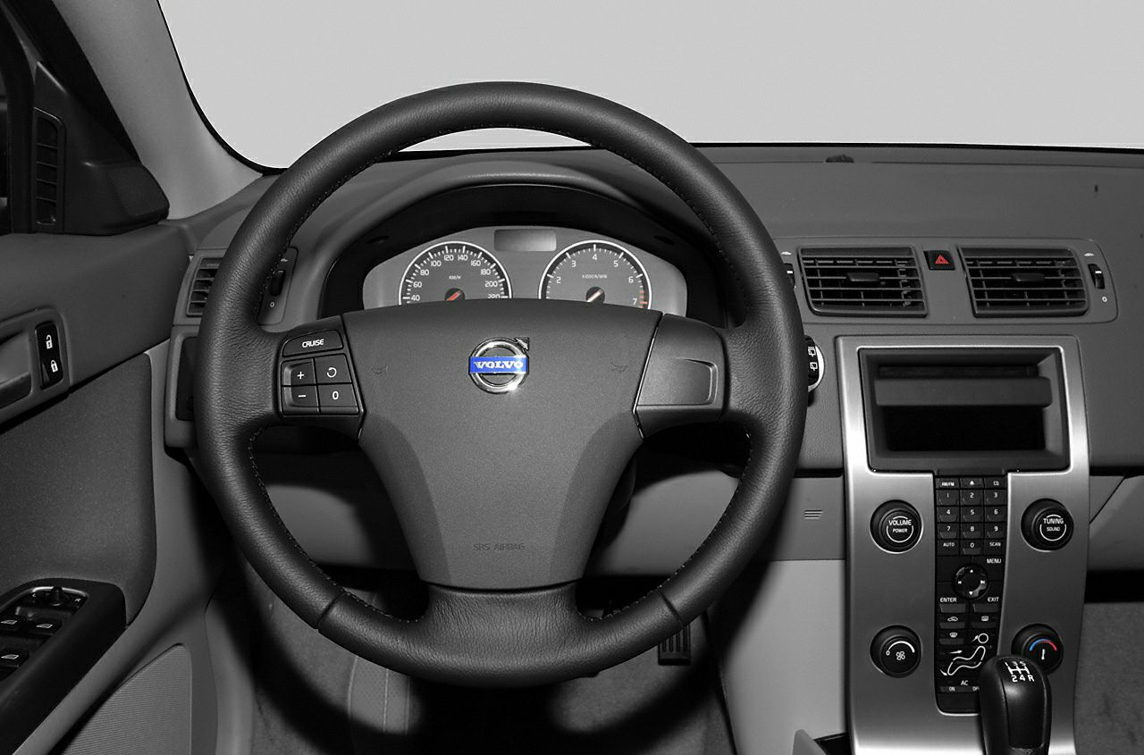 Steering wheel, dashboard, center console, manual gear shift