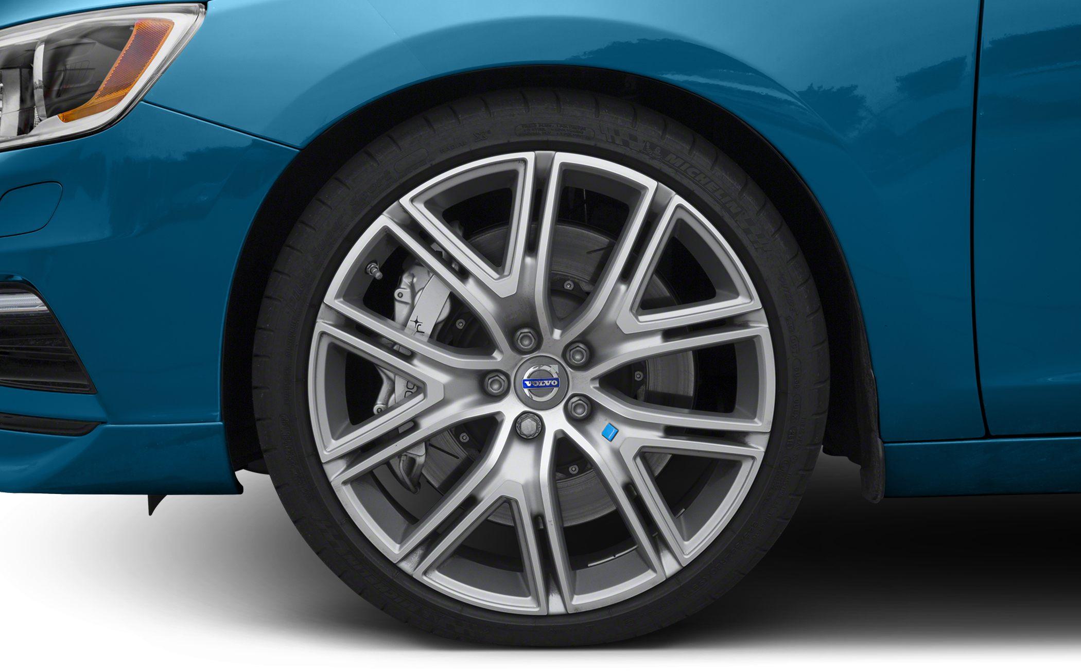 Alloy wheel and brake system close-up