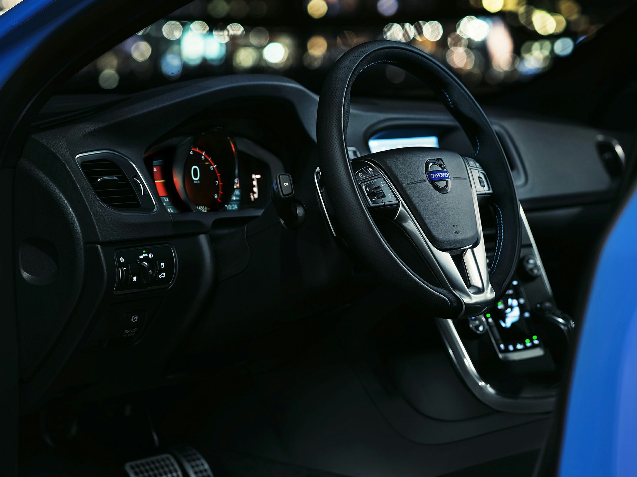 Steering wheel and digital dashboard gauges