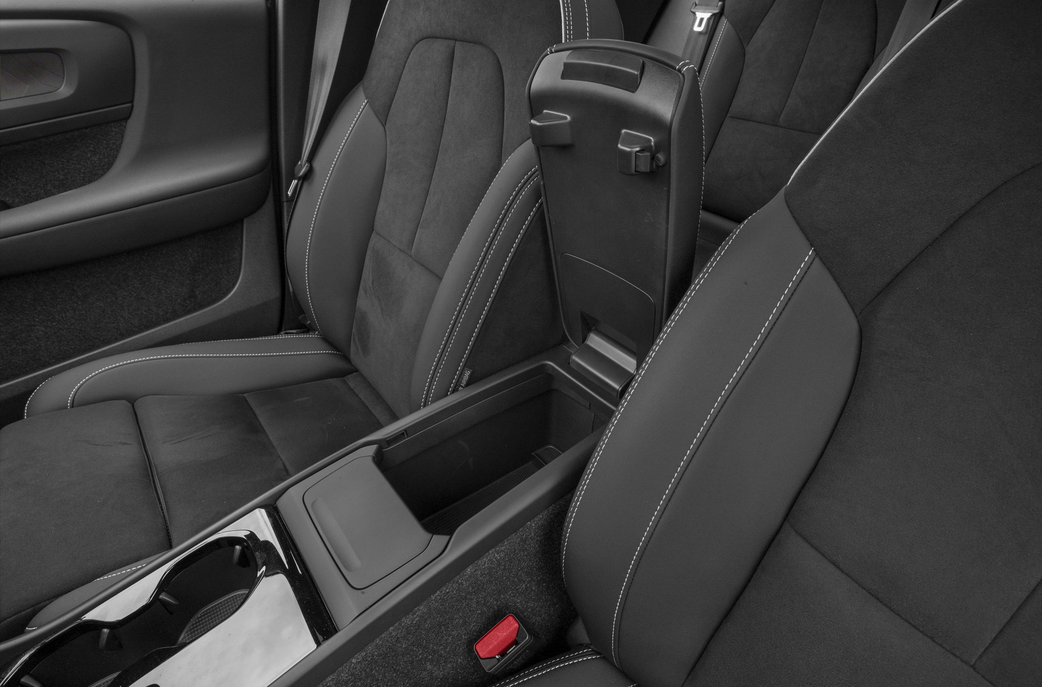 Ergonomic seats with center console storage and cup holders