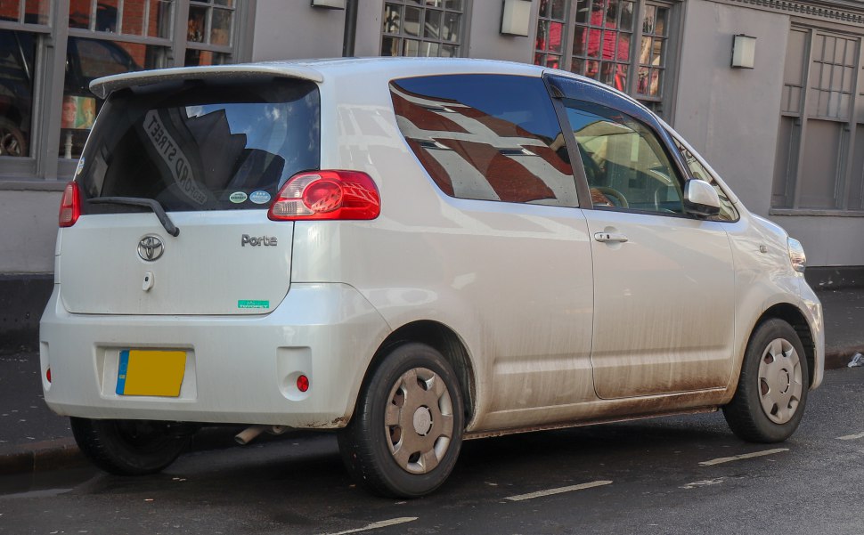 Boxy compact hatchback rear side with small rear quarter window